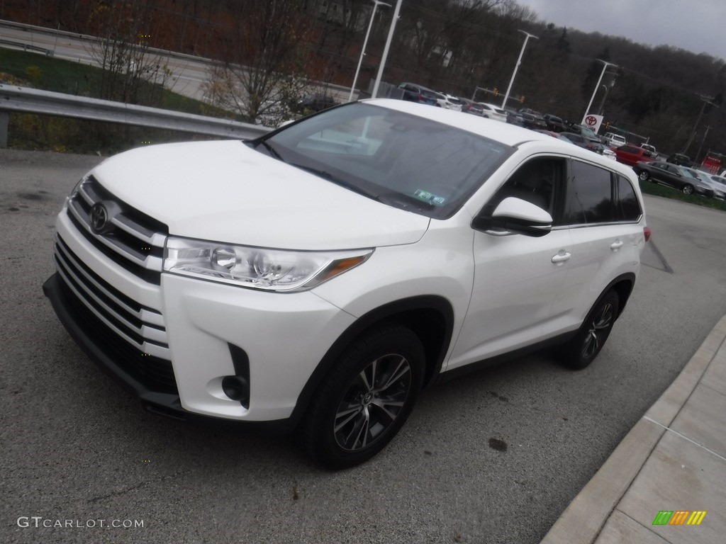 2019 Highlander LE - Blizzard Pearl White / Ash photo #10