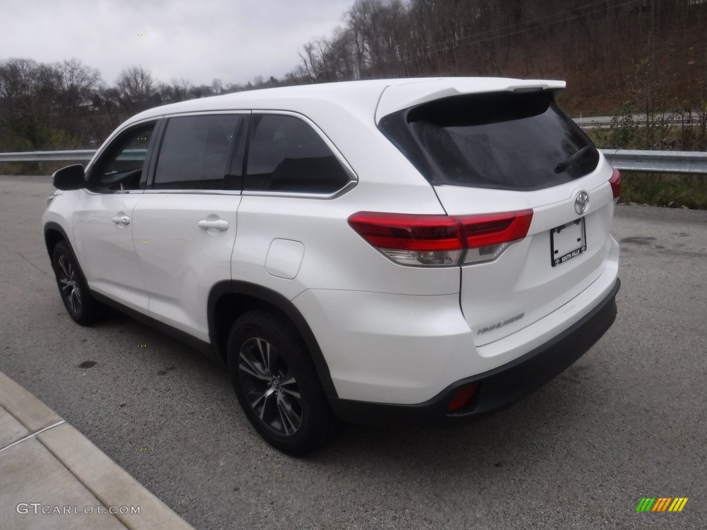 2019 Highlander LE - Blizzard Pearl White / Ash photo #13