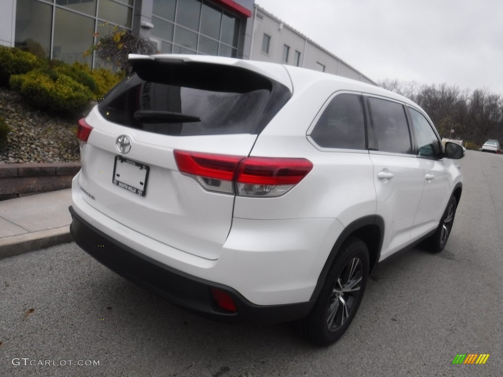 2019 Highlander LE - Blizzard Pearl White / Ash photo #15