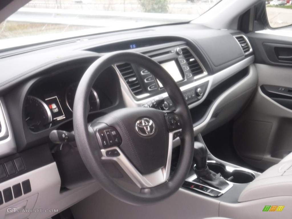 2019 Highlander LE - Blizzard Pearl White / Ash photo #16