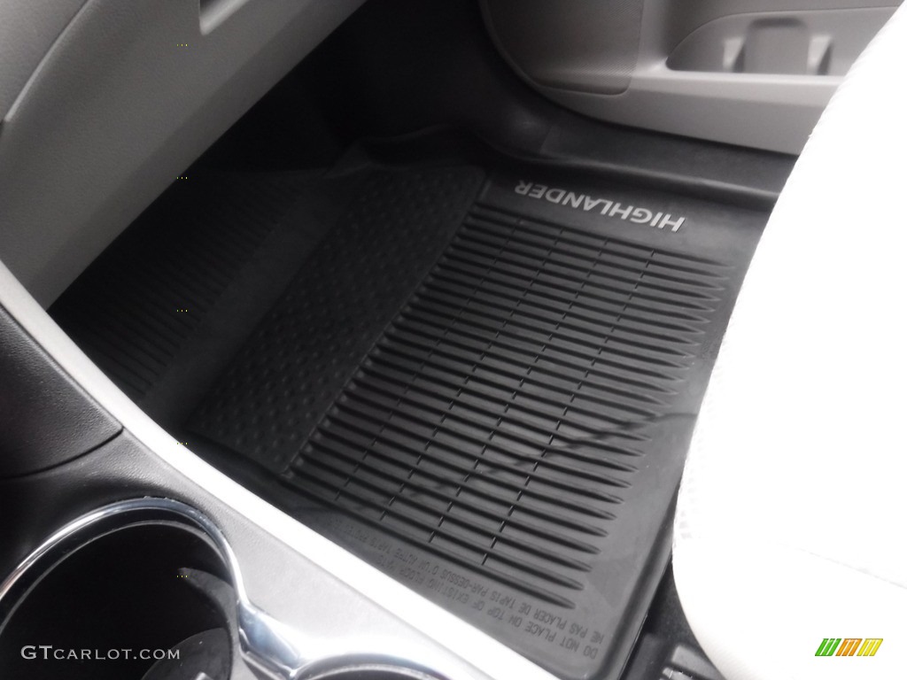 2019 Highlander LE - Blizzard Pearl White / Ash photo #23