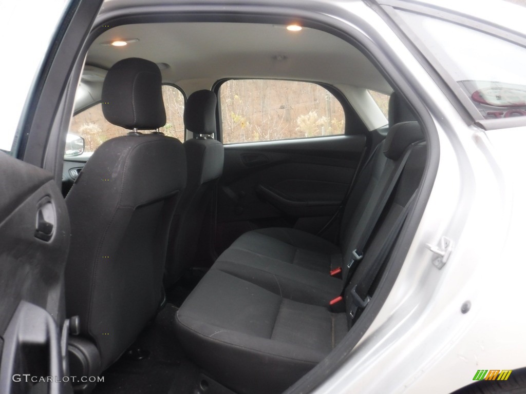2016 Focus S Sedan - Ingot Silver / Charcoal Black photo #17