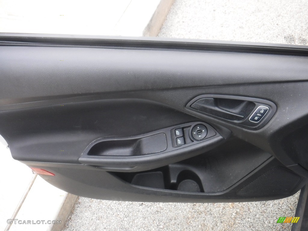 2016 Focus S Sedan - Ingot Silver / Charcoal Black photo #20