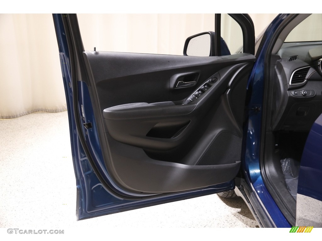 2020 Trax LT - Pacific Blue Metallic / Jet Black photo #4