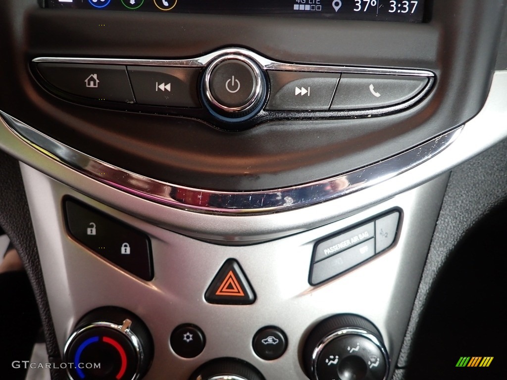 2018 Sonic LT Sedan - Nightfall Gray Metallic / Jet Black photo #17