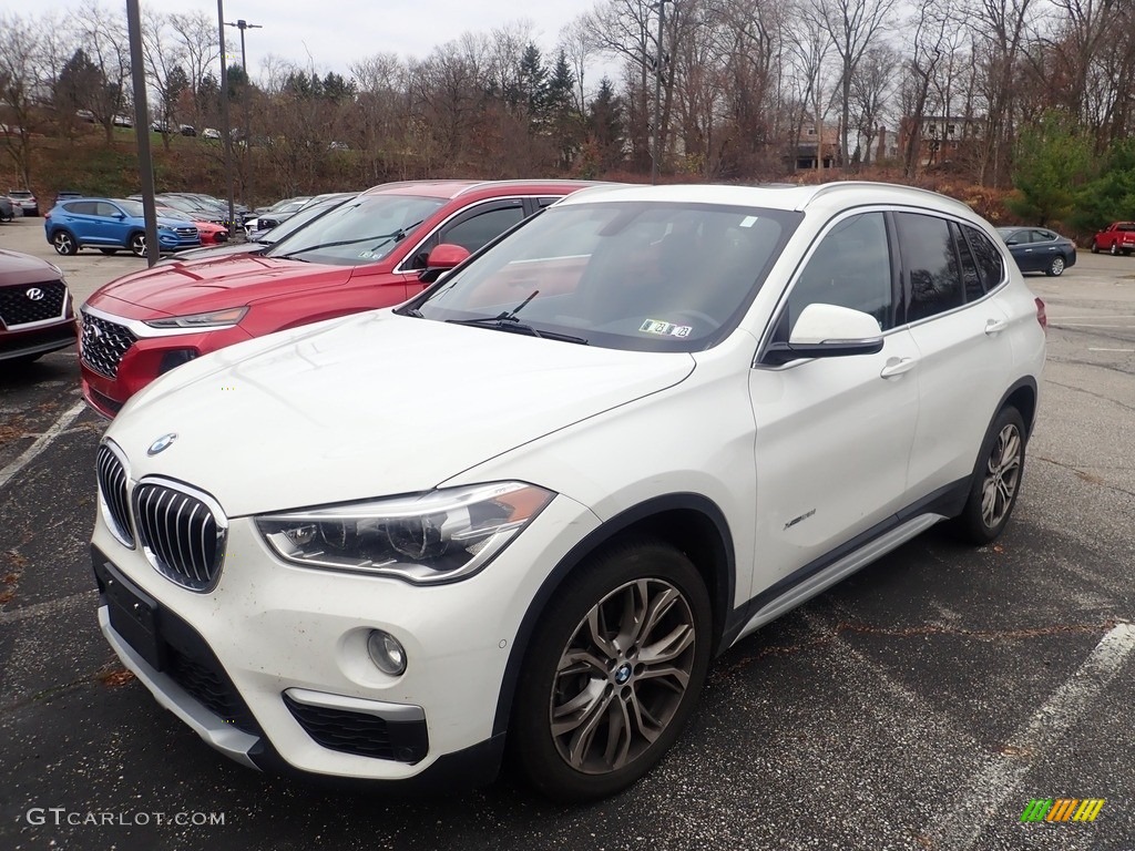 2017 X1 xDrive28i - Alpine White / Black photo #1