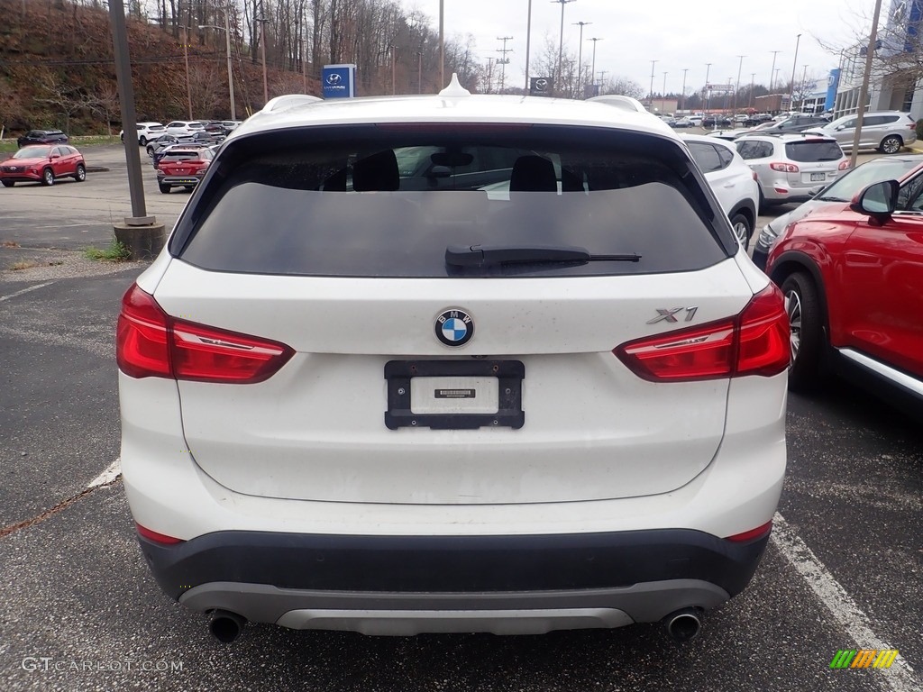 2017 X1 xDrive28i - Alpine White / Black photo #3