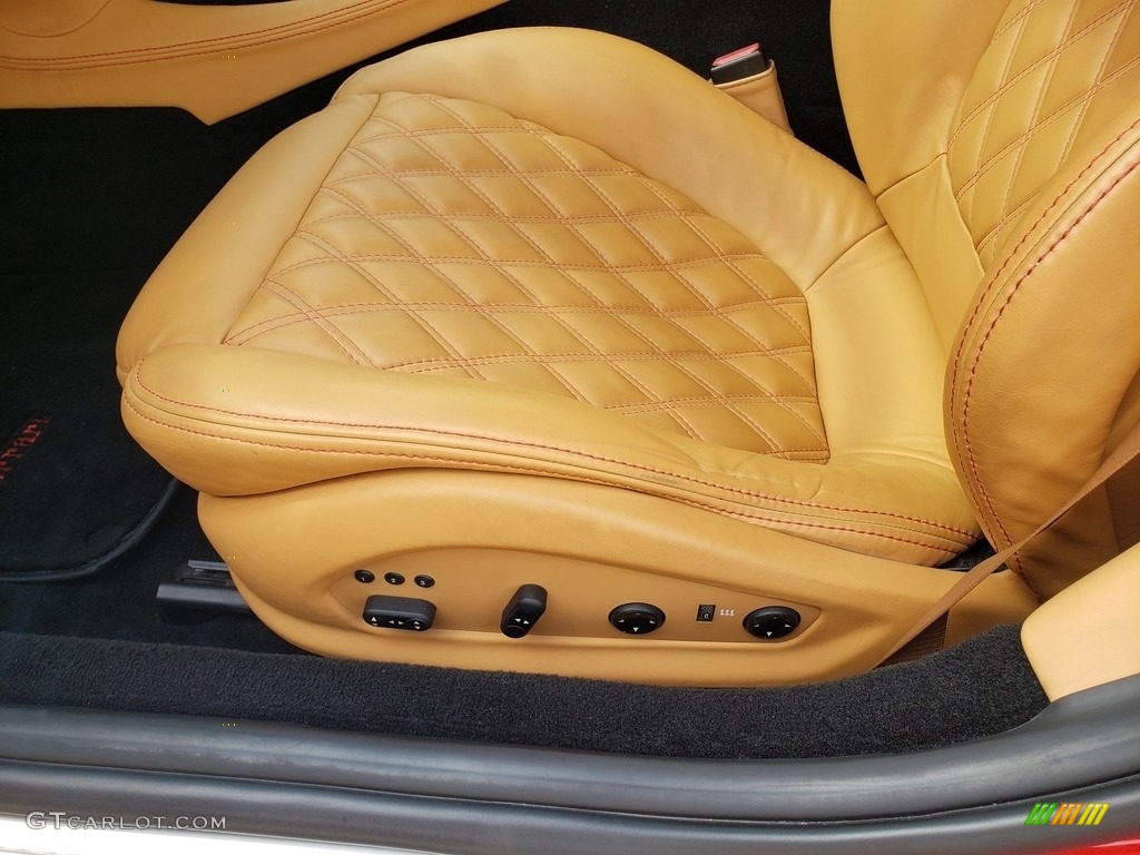 2010 Ferrari California Standard California Model Front Seat Photos