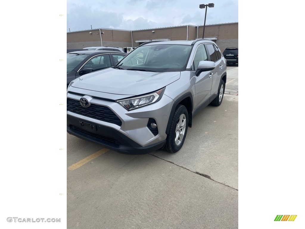 2019 RAV4 XLE - Silver Sky Metallic / Light Gray photo #1