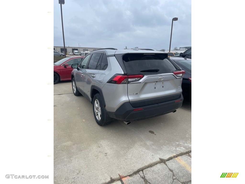 2019 RAV4 XLE - Silver Sky Metallic / Light Gray photo #2