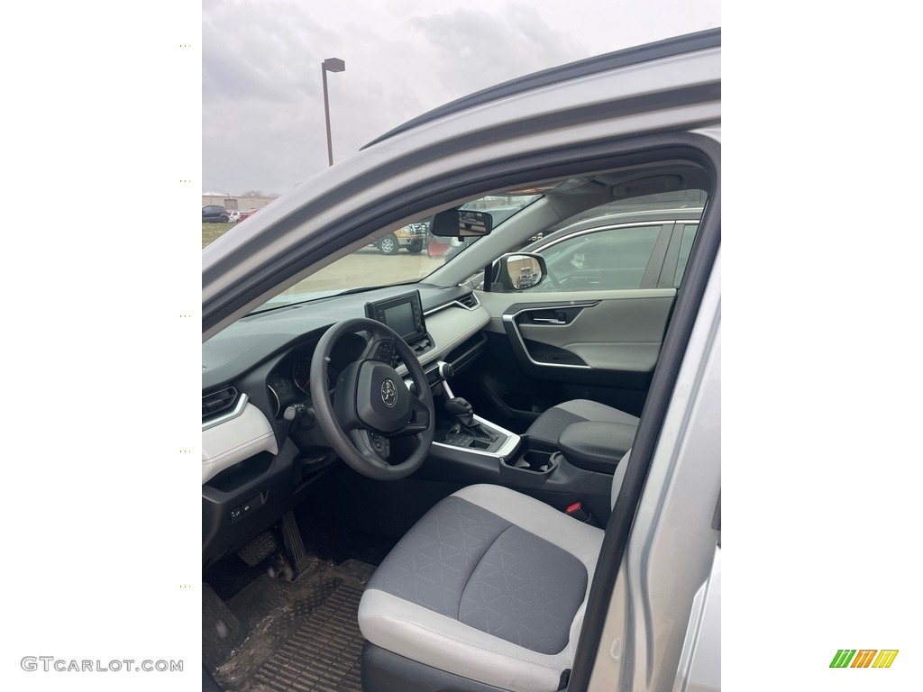 2019 RAV4 XLE - Silver Sky Metallic / Light Gray photo #3