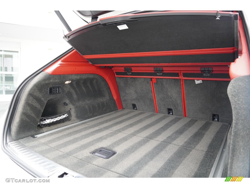 2021 Bentley Bentayga V8 Trunk Photos