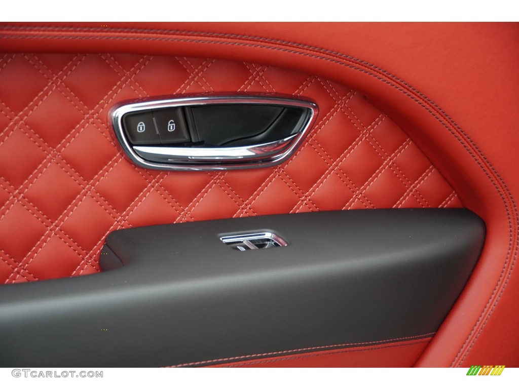 2021 Bentley Bentayga V8 Door Panel Photos