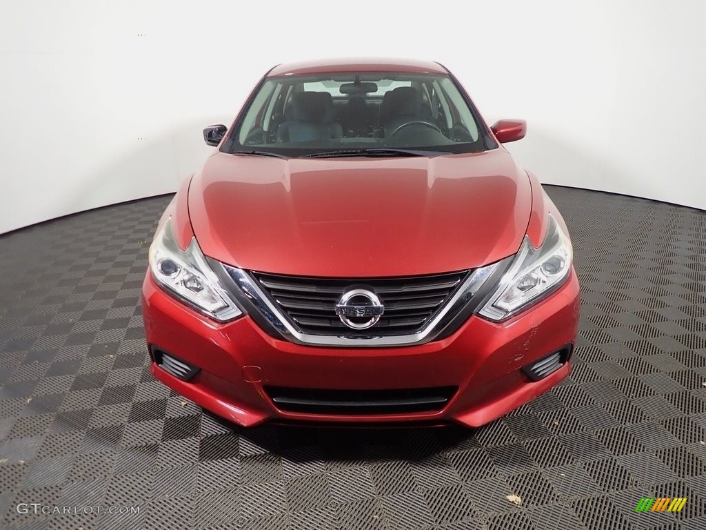 2016 Altima 2.5 S - Cayenne Red / Charcoal photo #3
