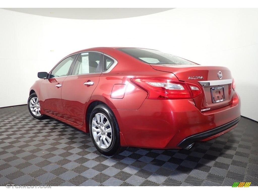 2016 Altima 2.5 S - Cayenne Red / Charcoal photo #7