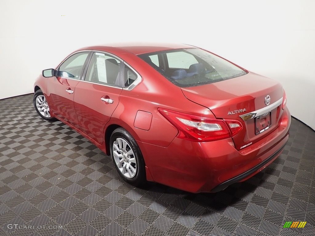 2016 Altima 2.5 S - Cayenne Red / Charcoal photo #8