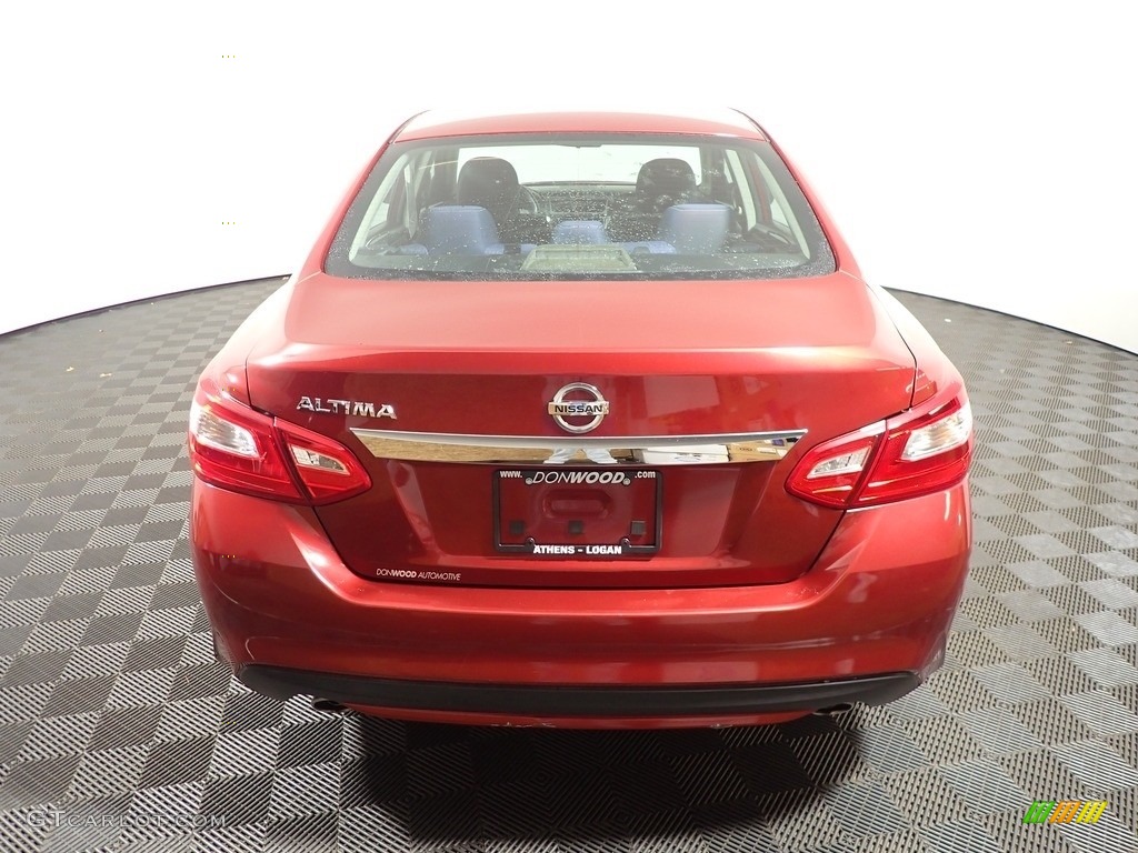 2016 Altima 2.5 S - Cayenne Red / Charcoal photo #9