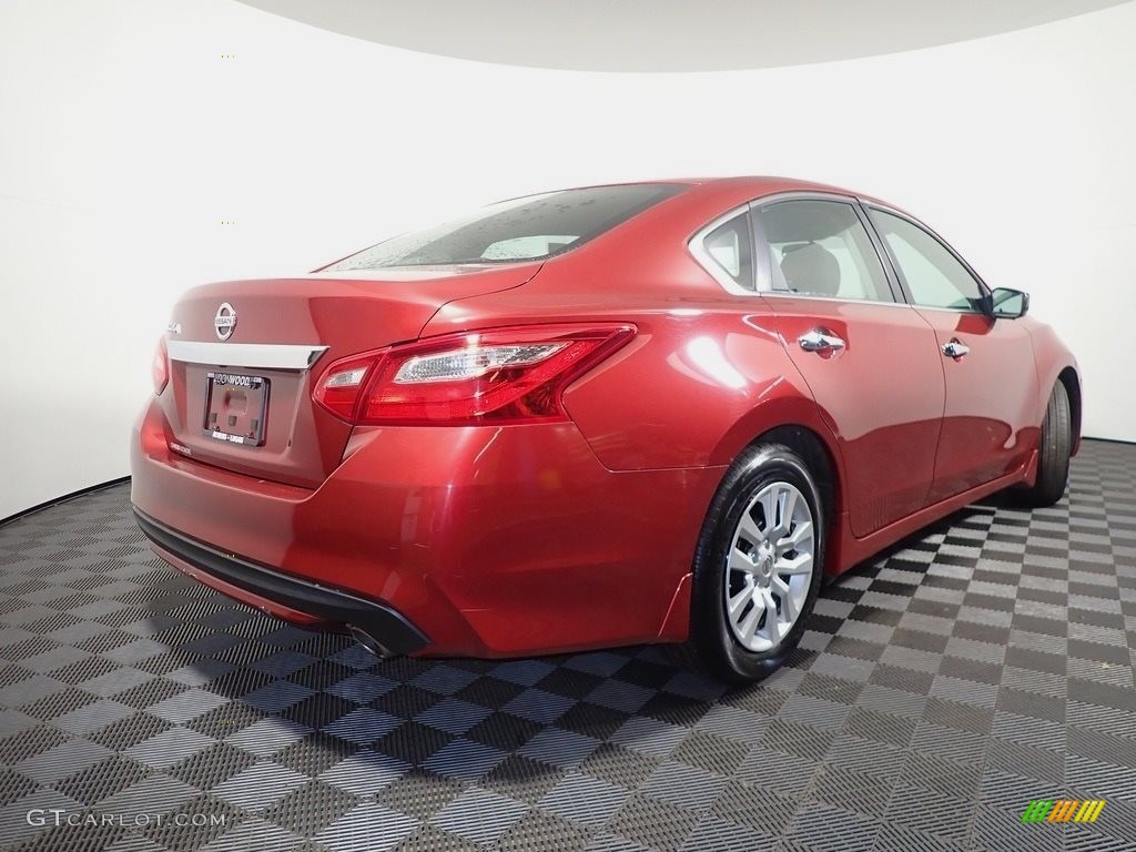 2016 Altima 2.5 S - Cayenne Red / Charcoal photo #12