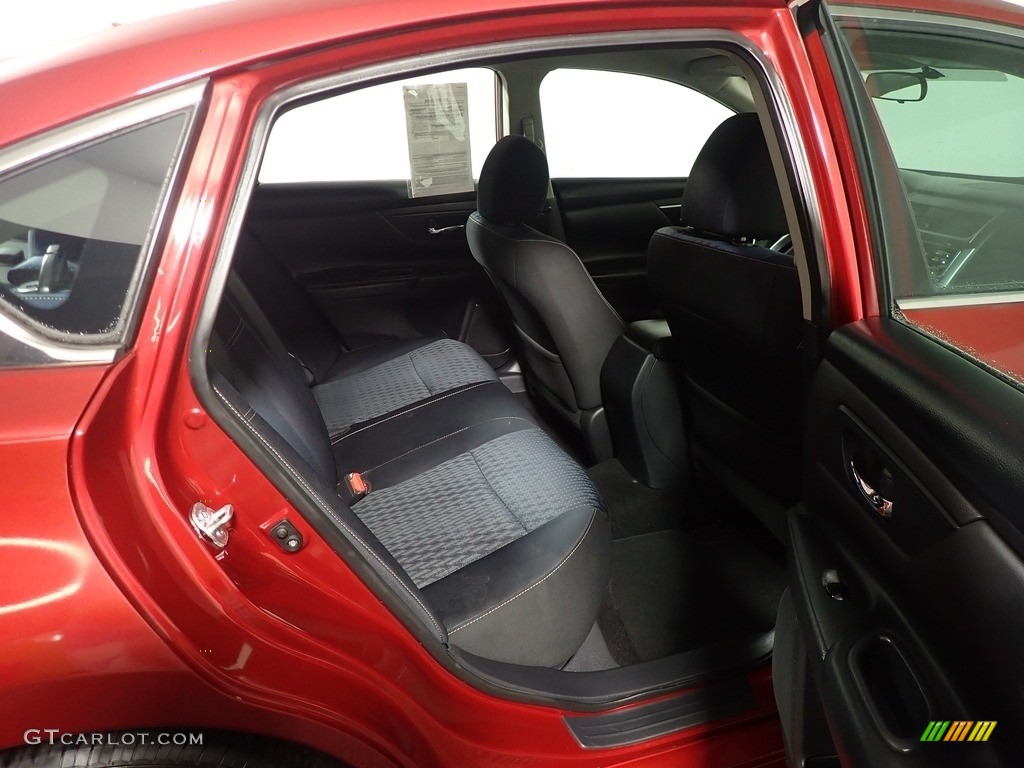 2016 Altima 2.5 S - Cayenne Red / Charcoal photo #31