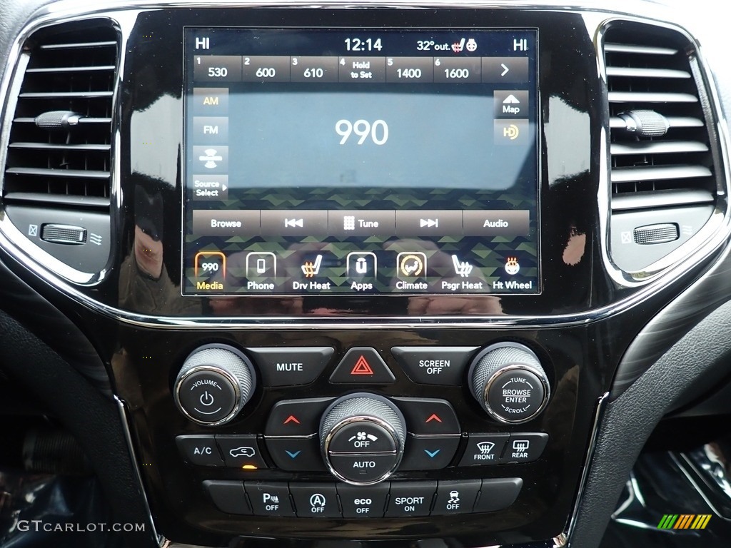 2022 Jeep Grand Cherokee Laredo X 4x4 Controls Photos