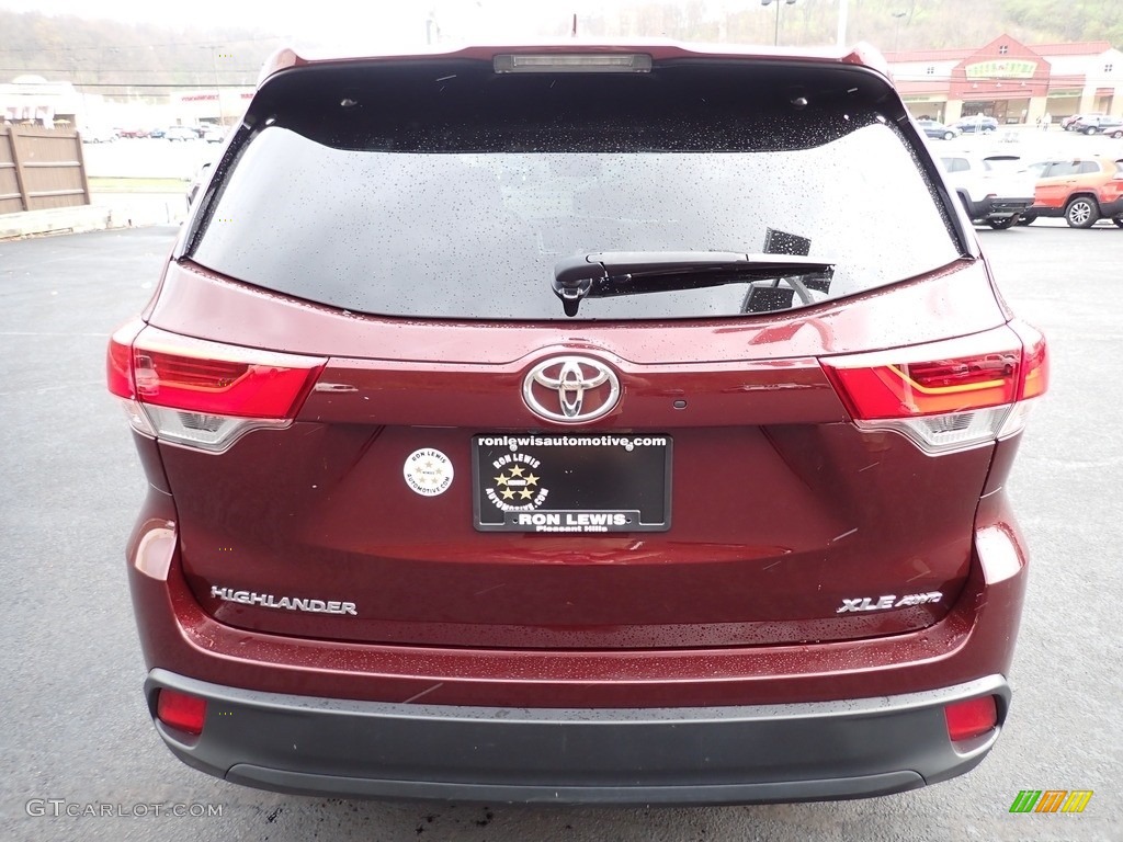 2019 Highlander XLE AWD - Salsa Red Pearl / Black photo #4