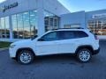 Bright White - Cherokee Latitude Lux Photo No. 3