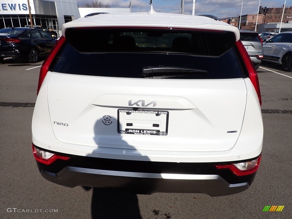 2023 Niro SX Hybrid - Snow White Pearl / Charcoal photo #7