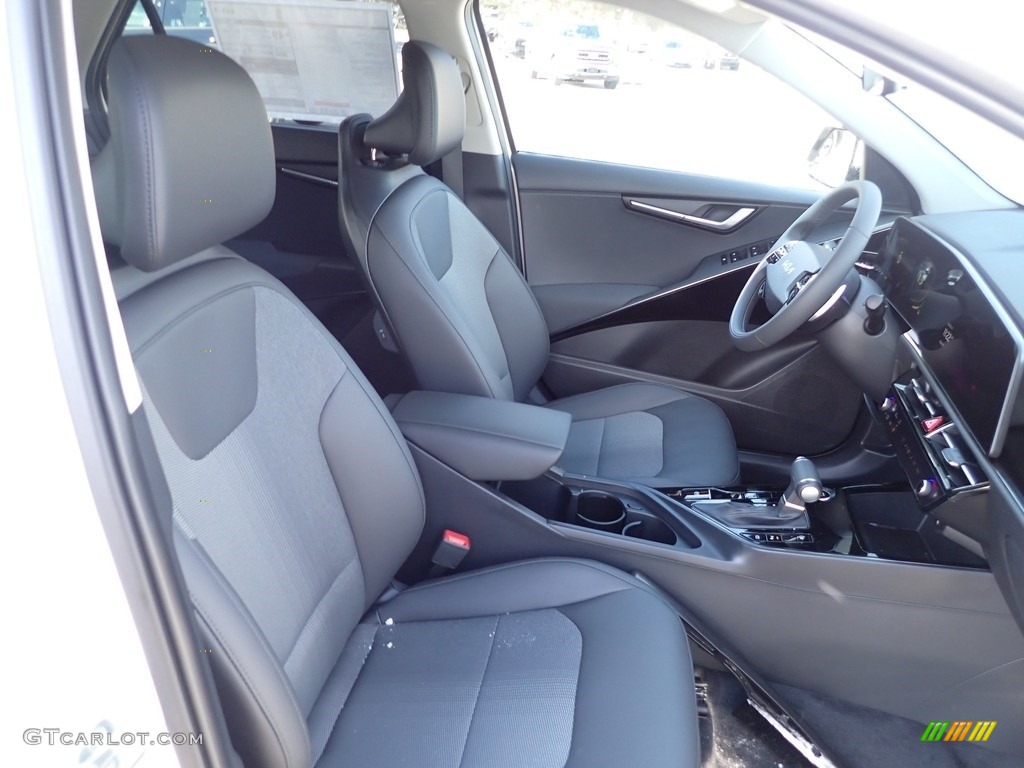 2023 Niro SX Hybrid - Snow White Pearl / Charcoal photo #11