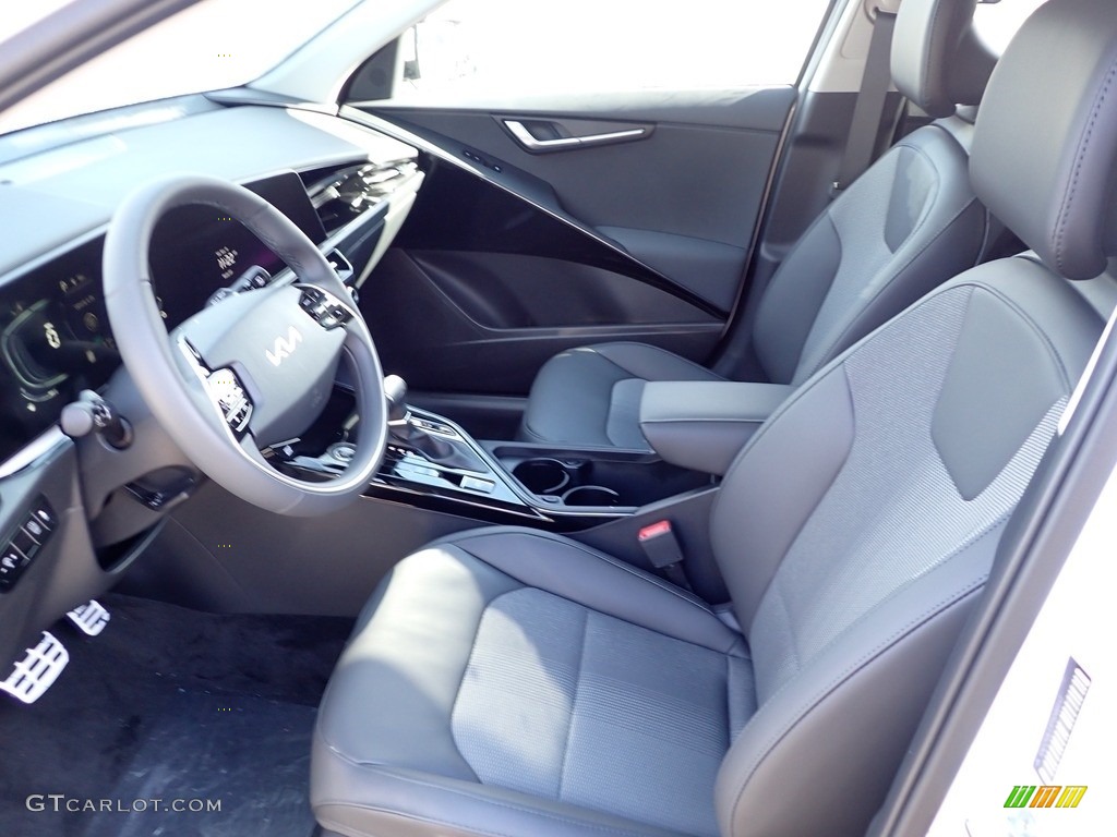 2023 Niro SX Hybrid - Snow White Pearl / Charcoal photo #14