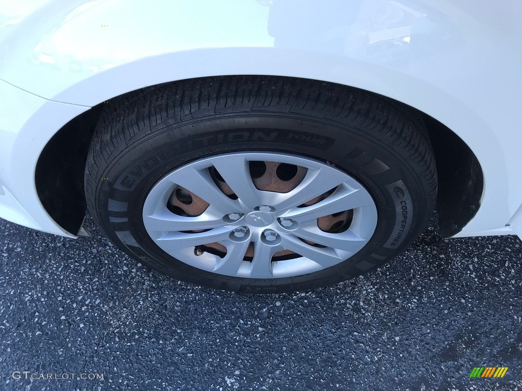 2017 Sonic LT Hatchback - Summit White / Jet Black/Dark Titanium photo #28