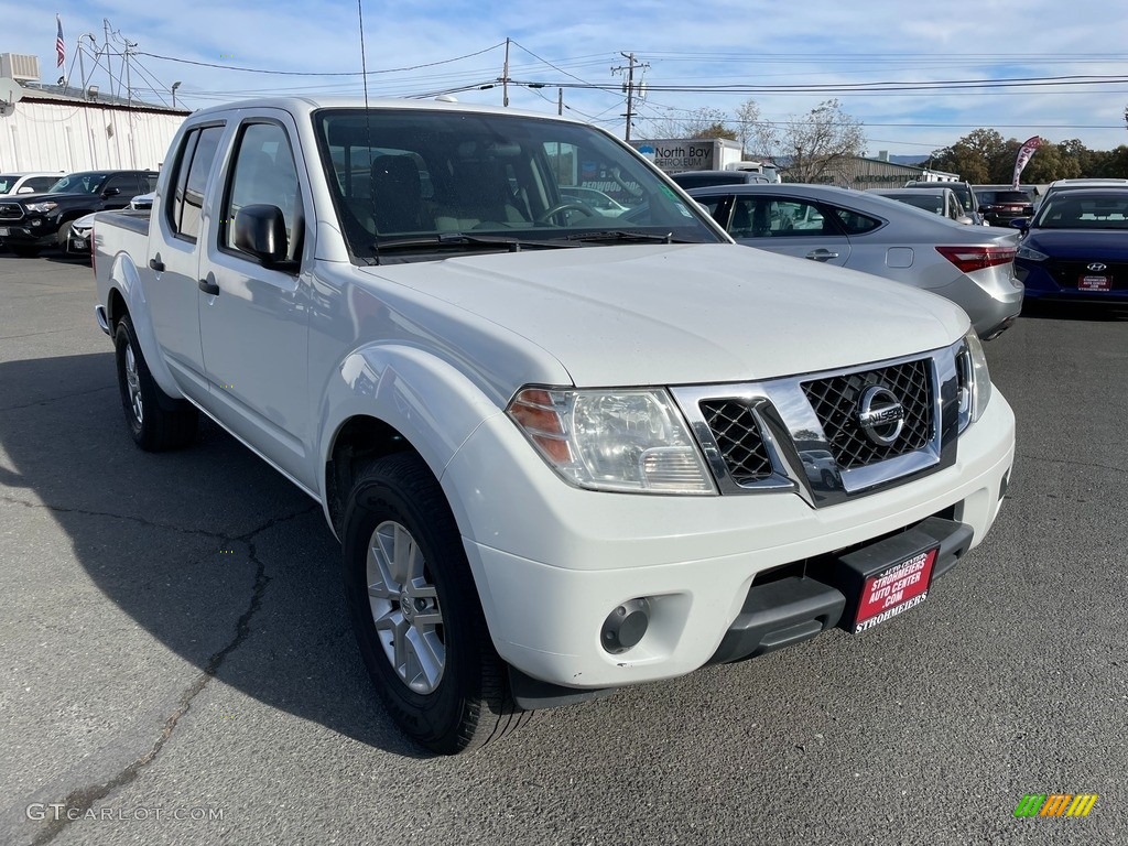 2016 Frontier SV Crew Cab - Glacier White / Beige photo #1