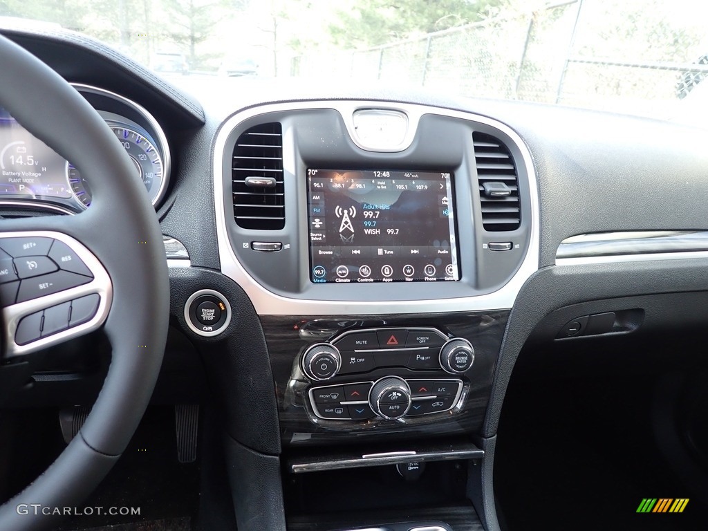 2022 300 Touring L AWD - Bright White / Black photo #17