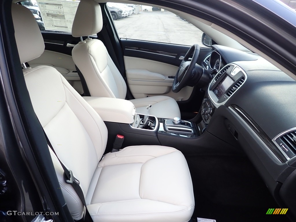 2022 Chrysler 300 Touring L AWD Front Seat Photo #145223973