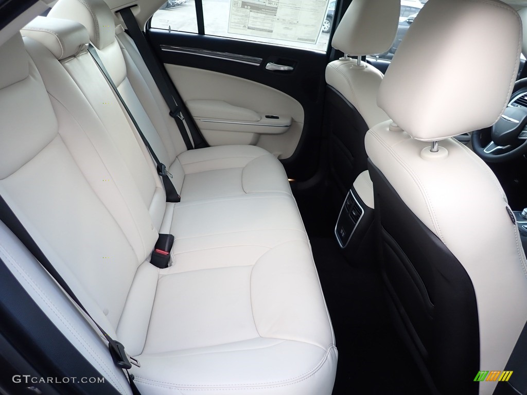 Linen/Black Interior 2022 Chrysler 300 Touring L AWD Photo #145223988