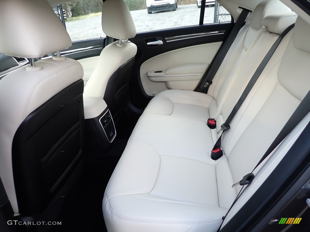 Linen/Black Interior 2022 Chrysler 300 Touring L AWD Photo #145224006