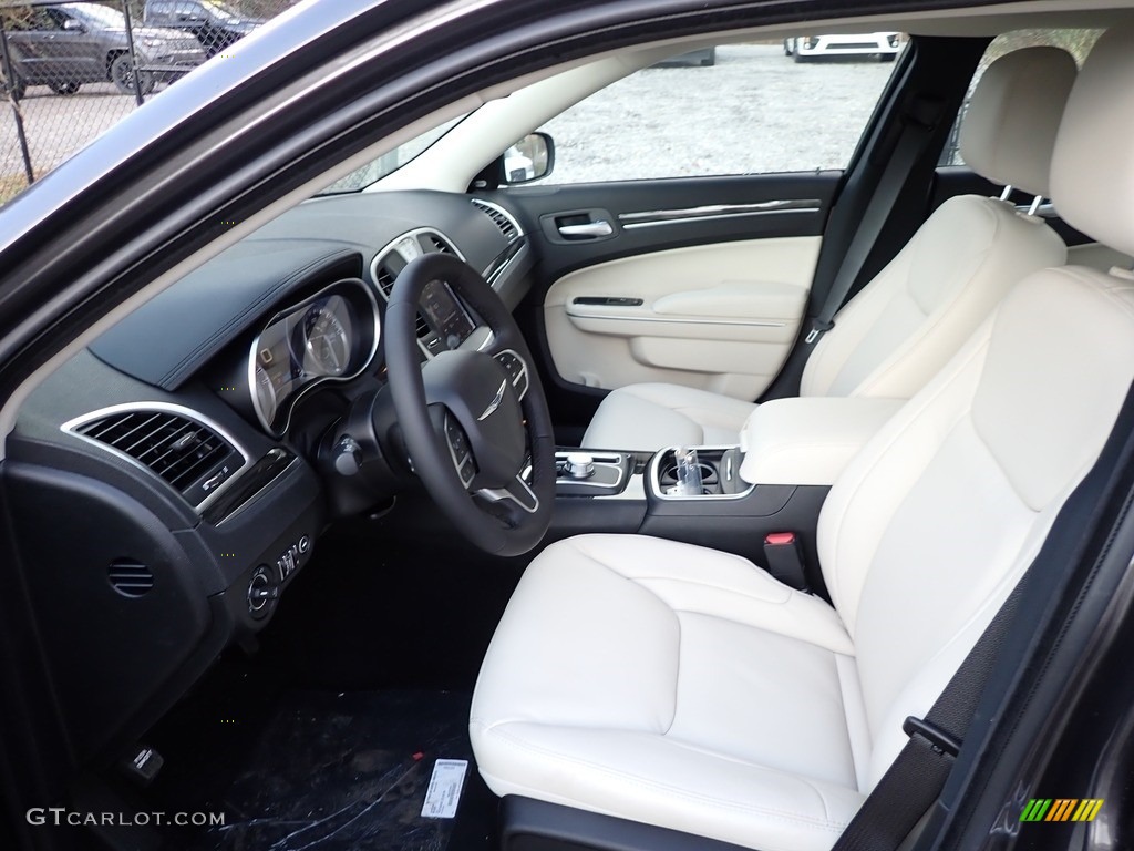 Linen/Black Interior 2022 Chrysler 300 Touring L AWD Photo #145224041