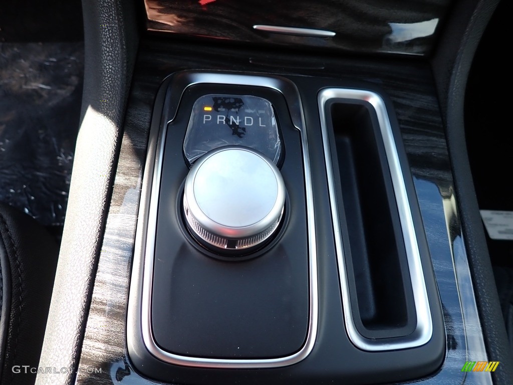 2022 Chrysler 300 Touring L AWD Transmission Photos