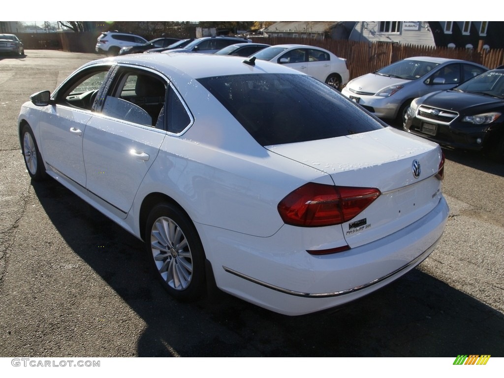 2016 Passat SE Sedan - Pure White / Titan Black photo #8