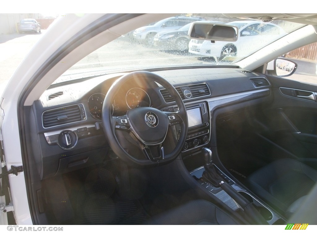 2016 Passat SE Sedan - Pure White / Titan Black photo #11