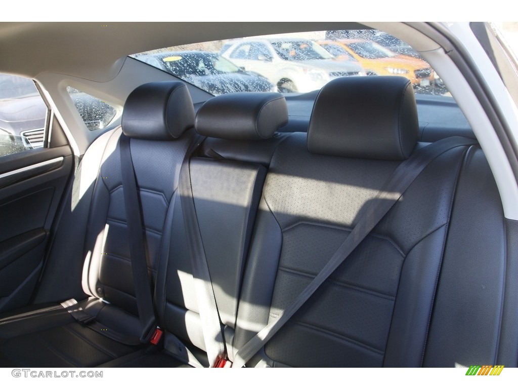 2016 Passat SE Sedan - Pure White / Titan Black photo #14