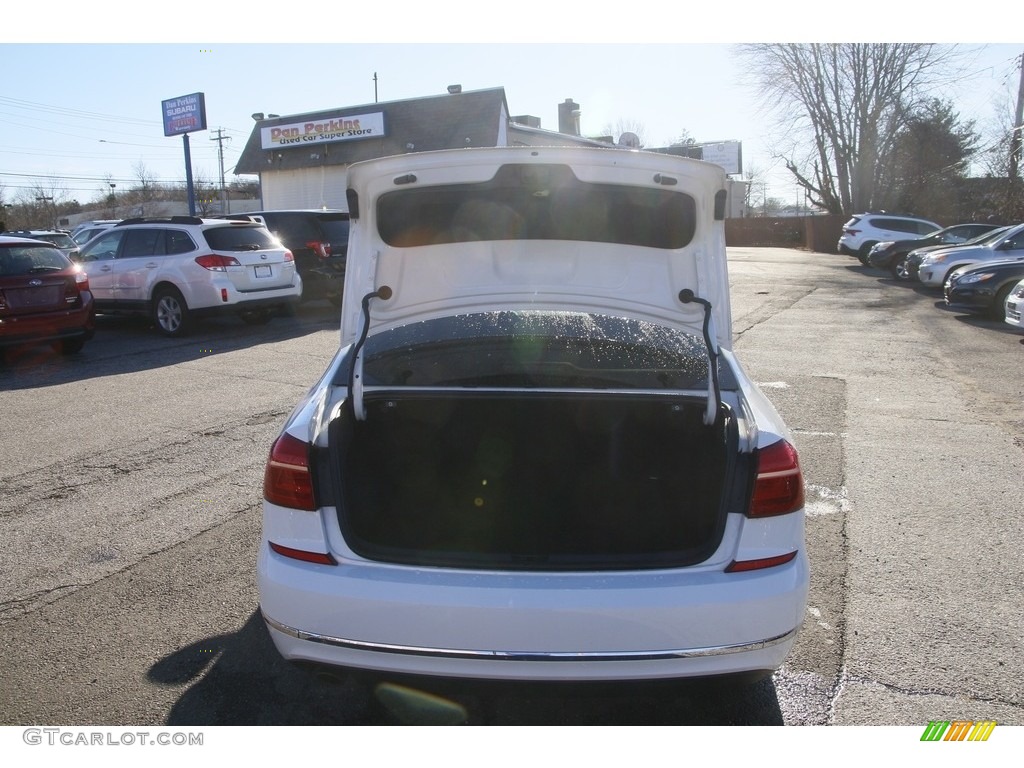 2016 Passat SE Sedan - Pure White / Titan Black photo #15