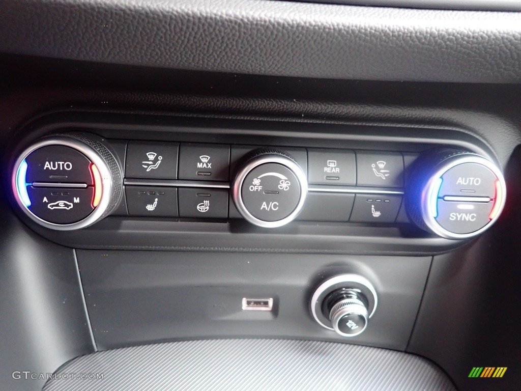 2023 Alfa Romeo Stelvio Veloce AWD Controls Photos