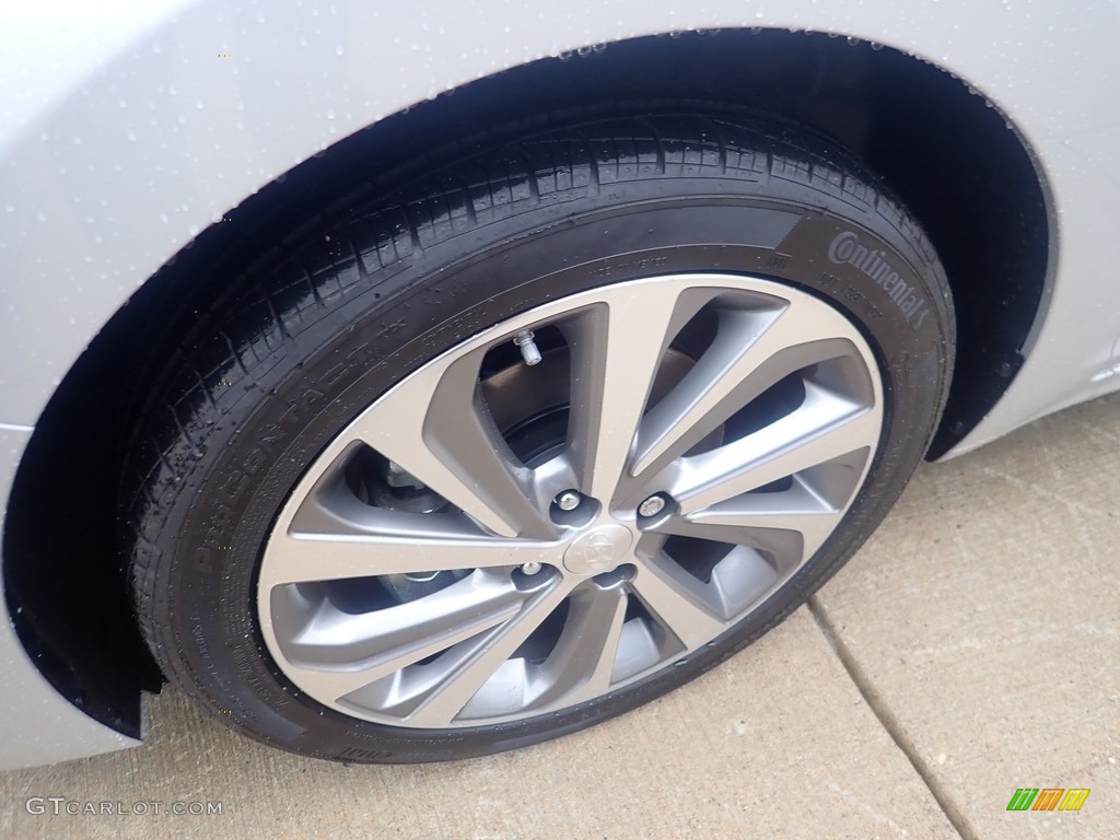 2022 Hyundai Accent Limited Wheel Photos