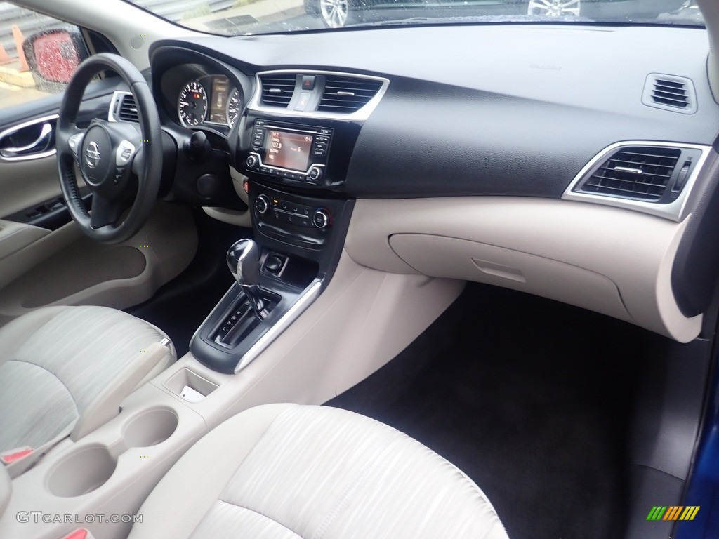 Marble Gray Interior 2016 Nissan Sentra SV Photo #145234916
