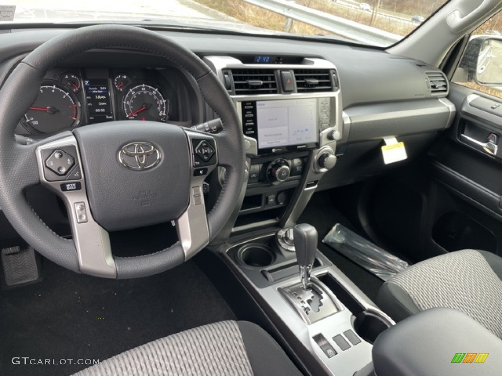 2023 4Runner SR5 4x4 - Classic Silver Metallic / Black/Graphite photo #3