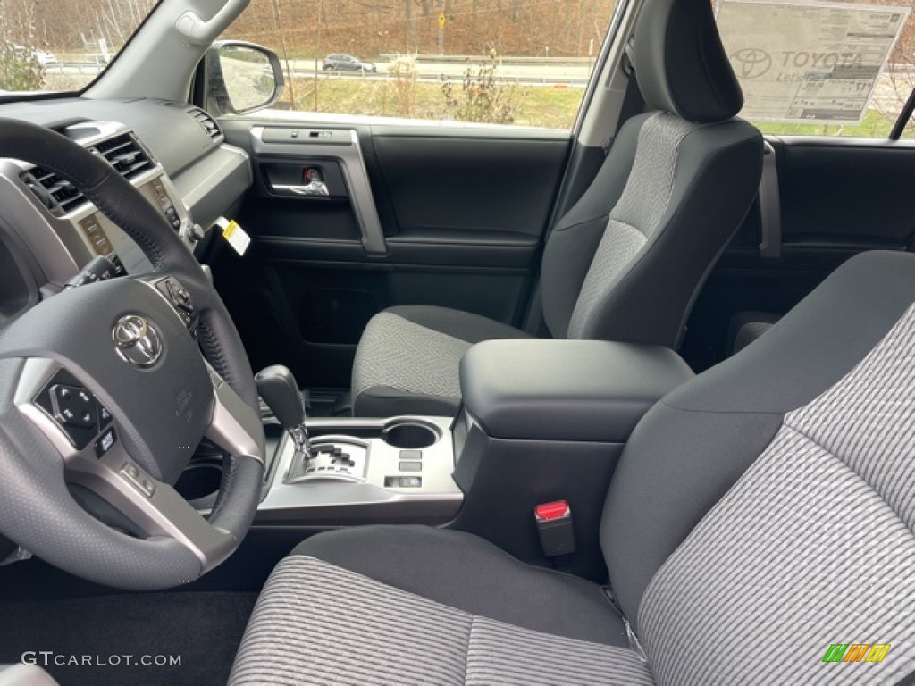 2023 4Runner SR5 4x4 - Classic Silver Metallic / Black/Graphite photo #4