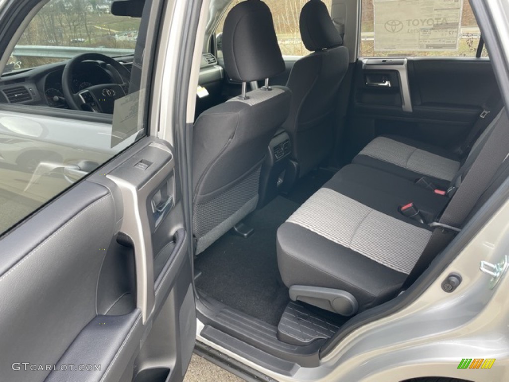 2023 4Runner SR5 4x4 - Classic Silver Metallic / Black/Graphite photo #21