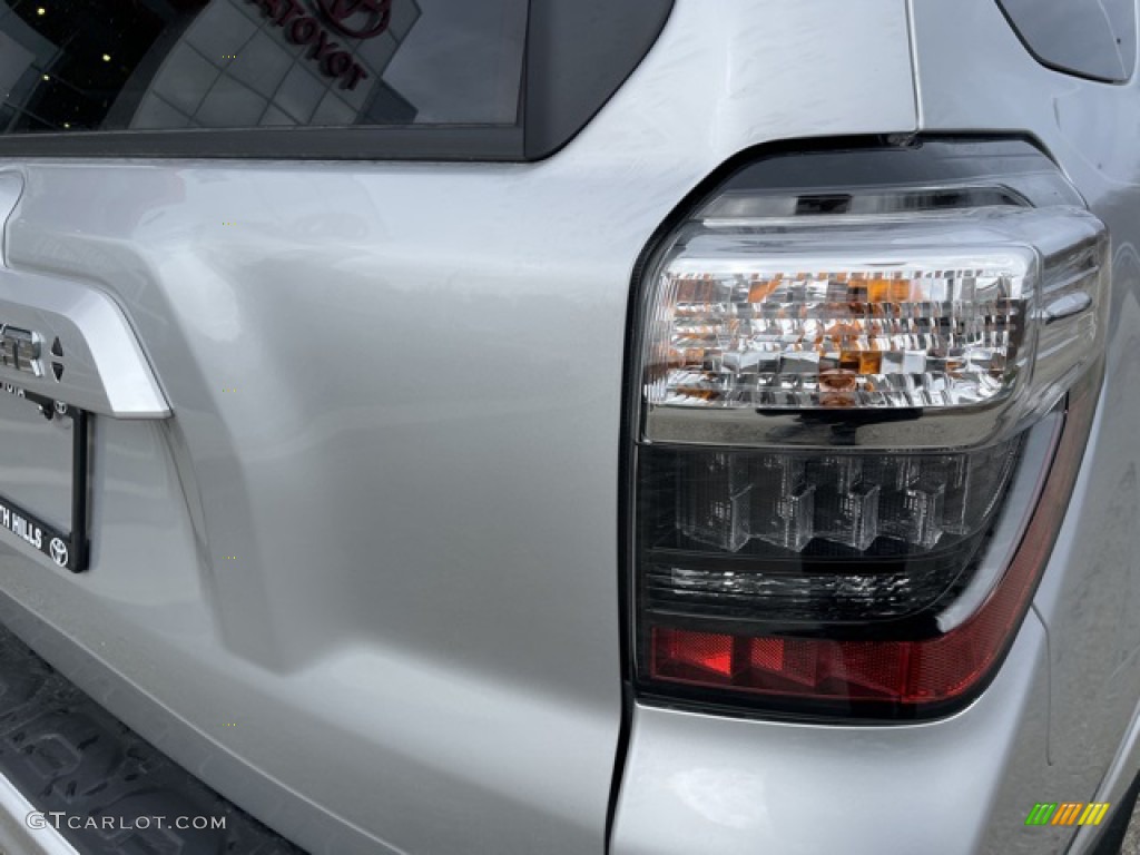 2023 4Runner SR5 4x4 - Classic Silver Metallic / Black/Graphite photo #24