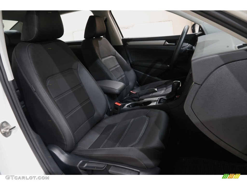 2021 Passat SE - Pure White / Titan Black photo #14
