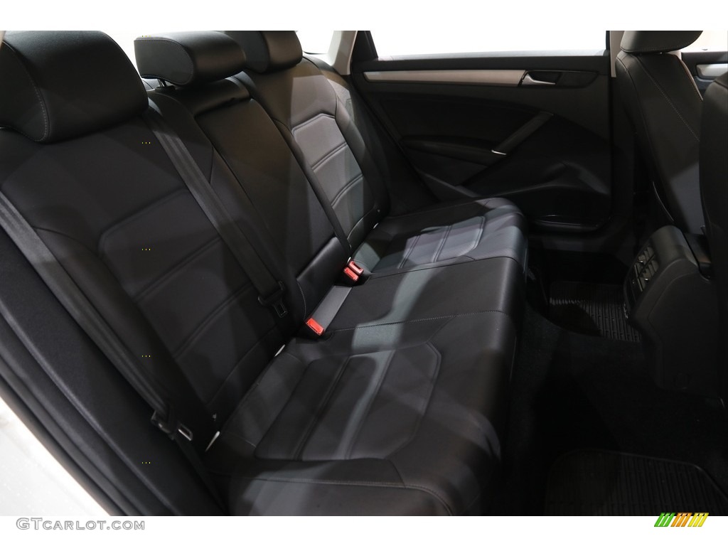 2021 Passat SE - Pure White / Titan Black photo #15